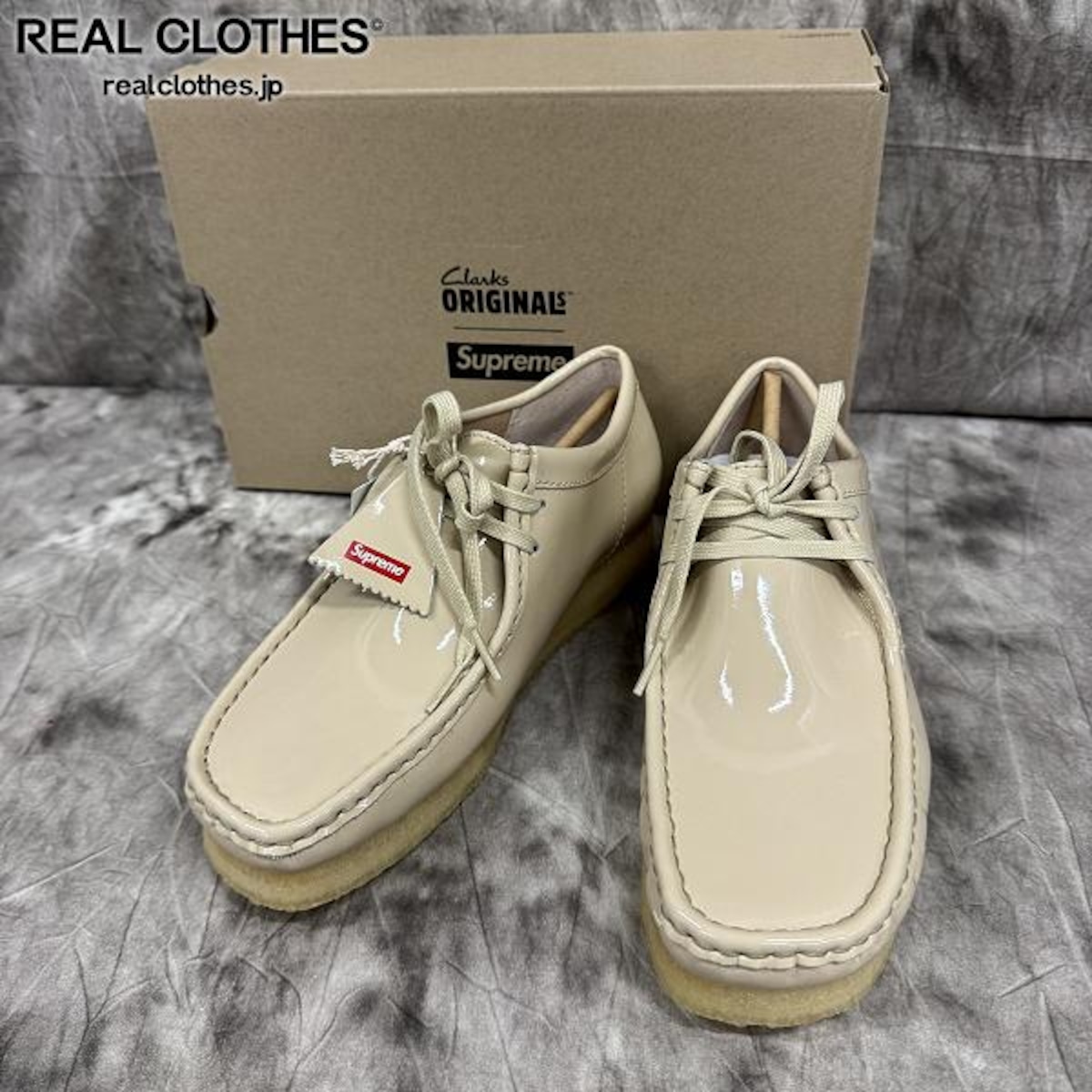 Supreme/Clarks Originals パテントレザー ローファー 途絶える